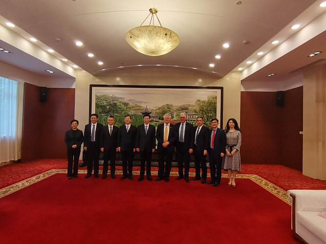 Meeting with Governor of Jiangsu Xu Kunlin